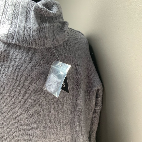 New Lord & Taylor Sweater - Picture 3 of 7